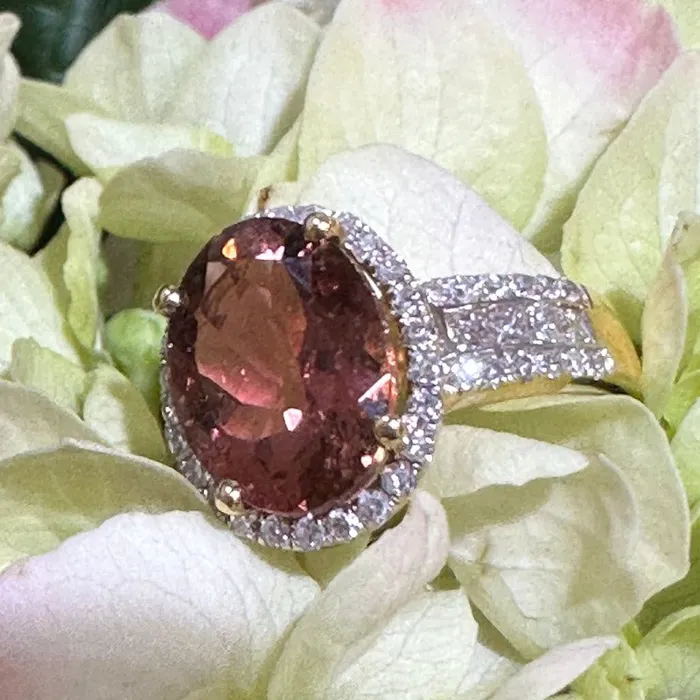 ONeills Estate Jewelry Rings 18 Karat Yellow Gold Rhodilite Garnet Diamond Ring 54100172 ONeills Estate Jewelry Rings 18 Karat Yellow Gold Rhodilite Garnet Diamond Ring 54100172