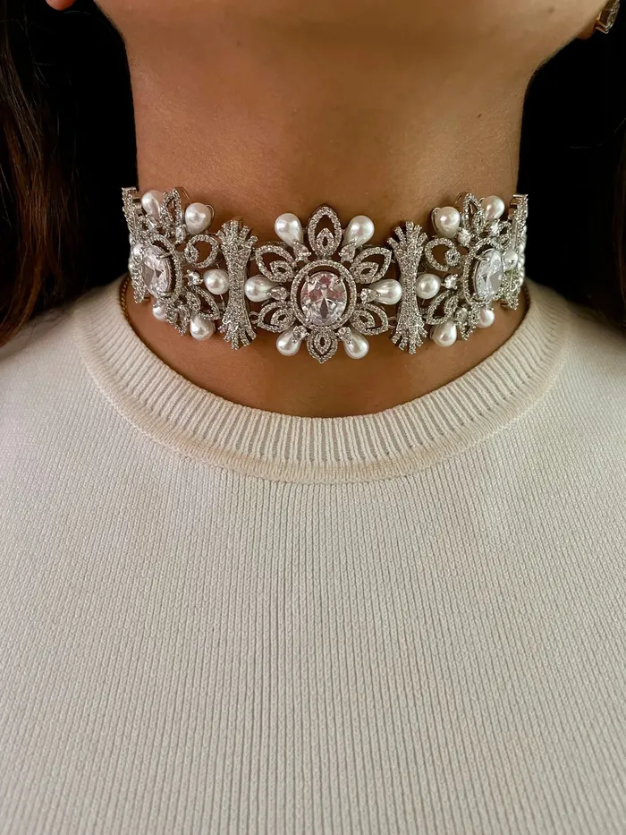 Necklaces PRERTO ECOMMERCE PRIVATE LIMITED Maharani Lumi Boias Pearl Diamond Floret Necklace Set