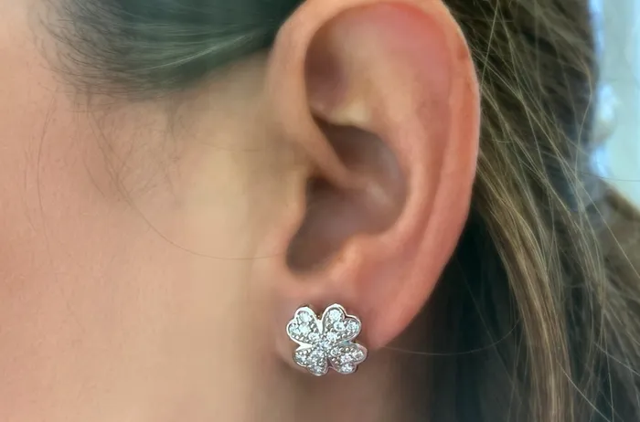 Albert Hern Earrings Earrings 18kt Gold Clovers with Diamonds Studs