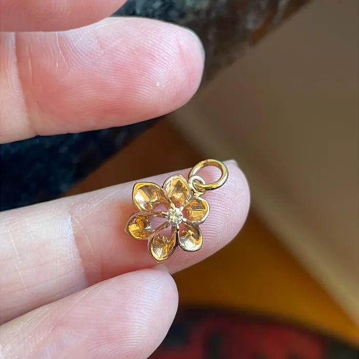 Diamond Flower Pendant 10k Gold Vintage Vintage Paris Jewelry Necklaces Diamond Flower Pendant 10k Gold Vintage Vintage Paris Jewelry Necklaces
