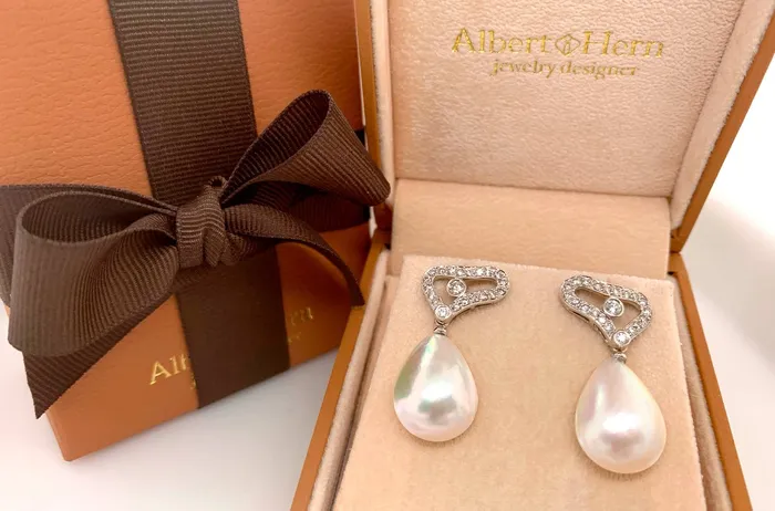 Earrings 18kt Gold Organic Shape with Pearls Diamonds Studs Albert Hern Earrings