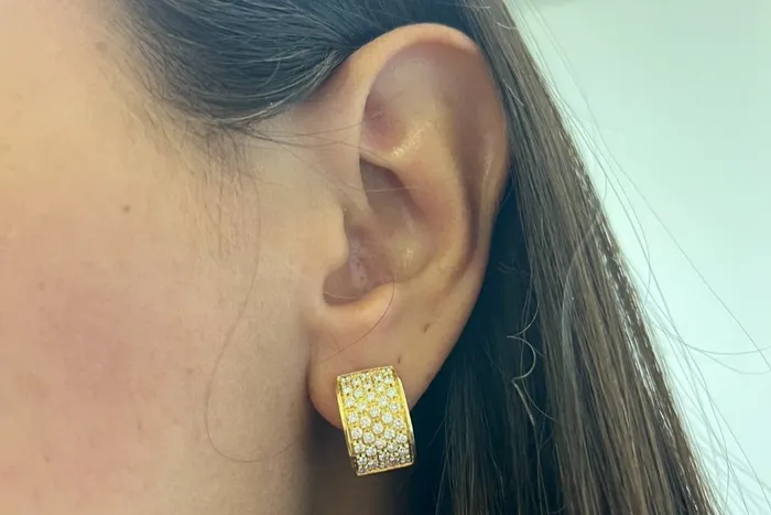 Earrings Albert Hern Earrings 18kt Yellow Gold Huggies 5Row Diamonds Earrings Albert Hern Earrings 18kt Yellow Gold Huggies 5Row Diamonds