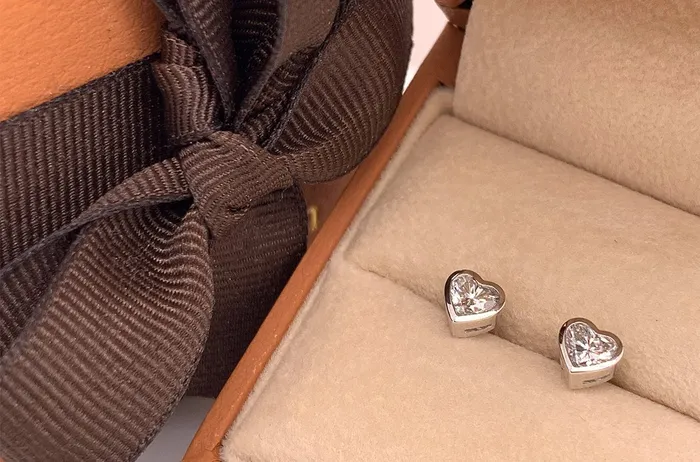 Earrings Albert Hern Earrings Heart Diamonds Studs in Platinum Earrings Albert Hern Earrings Heart Diamonds Studs in Platinum