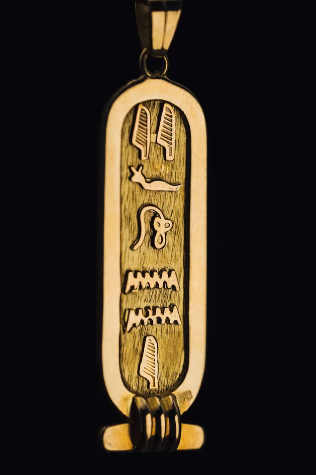 PreStyled Sets Consignment 18k Yellow Gold Egyptian Style Pendant