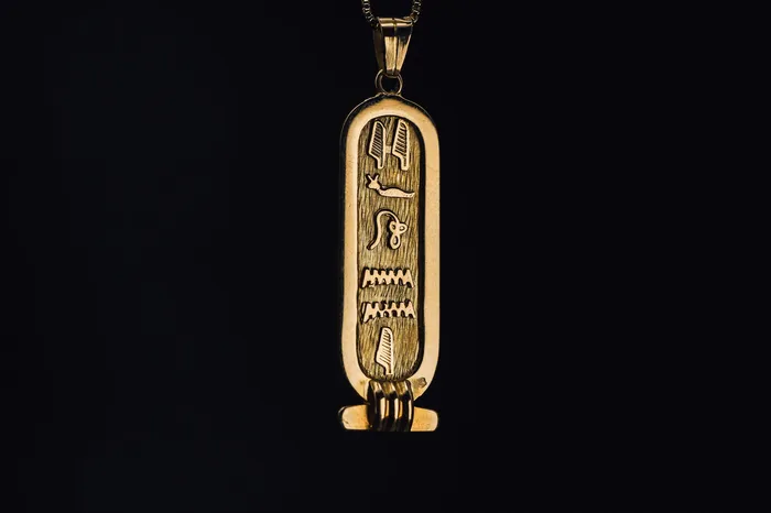 PreStyled Sets Consignment 18k Yellow Gold Egyptian Style Pendant