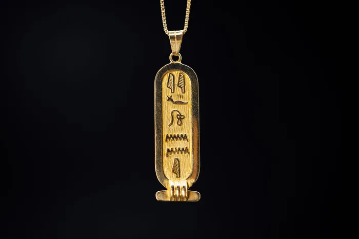 PreStyled Sets Consignment 18k Yellow Gold Egyptian Style Pendant