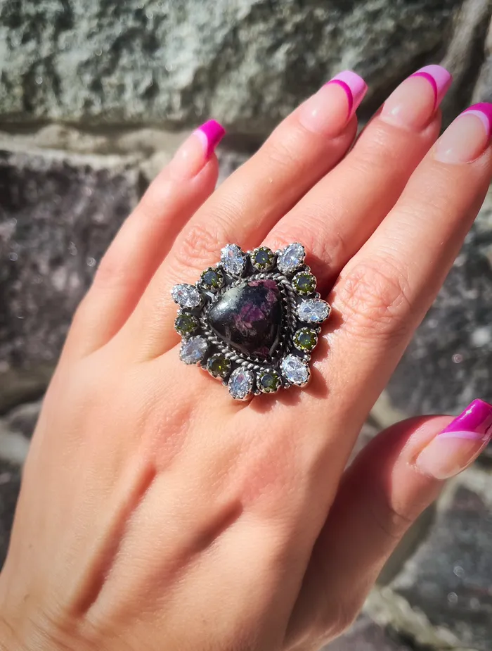Rings Sophiareneboutiquecom Sterling Silver Eudialyte With White Topaz Peridot Mini Cluster Rings Rings Sophiareneboutiquecom Sterling Silver Eudialyte With White Topaz Peridot Mini Cluster Rings