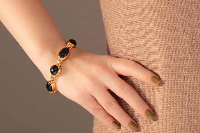 Bracelets GG GOLD OOAK GURHAN Rune Gold Labradorite All Around SingleStrand Bracelet Mixed Cabochon Shapes Bracelets GG GOLD OOAK GURHAN Rune Gold Labradorite All Around SingleStrand Bracelet Mixed Cabochon Shapes