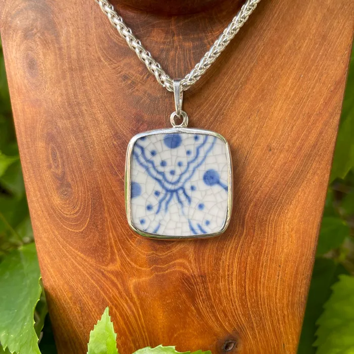 Crucian Gold Necklaces Lacy Pattern Sterling Silver Pendant