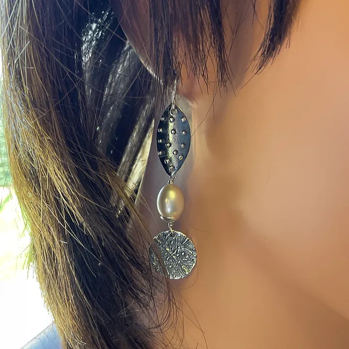 Elisa Ilana Earrings Textured SS Earrings with Freshwater Pearl Elisa Ilana Earrings Textured SS Earrings with Freshwater Pearl