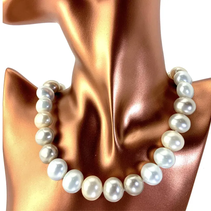 Shell Pearl Necklace Elisa Ilana Necklaces Shell Pearl Necklace Elisa Ilana Necklaces